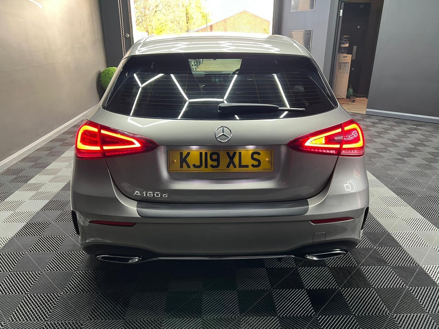 Used Mercedes-Benz A-Class 2019 for sale - 76645368: Photo 11