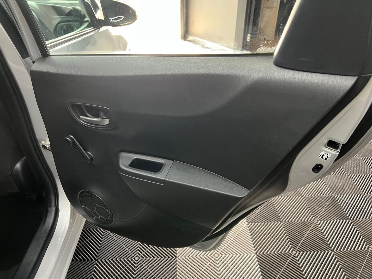 Used Toyota Yaris 2014 for sale - 76781089: Photo 42