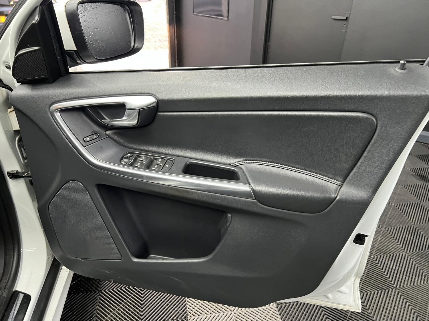 Used Volvo XC60 2015 for sale - 77387392: Photo 38