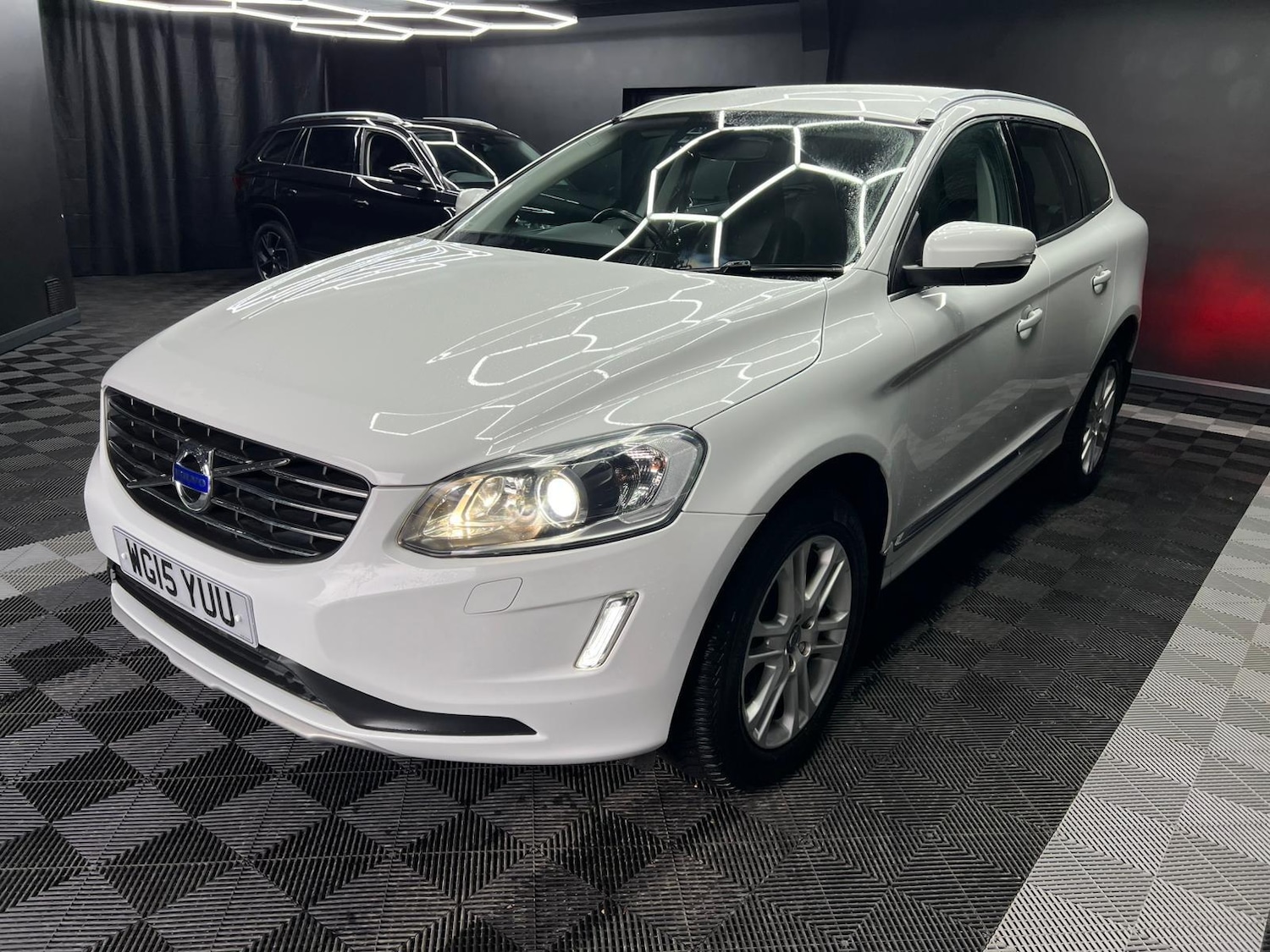 Used Volvo XC60 2015 for sale - 77387392: Photo 5