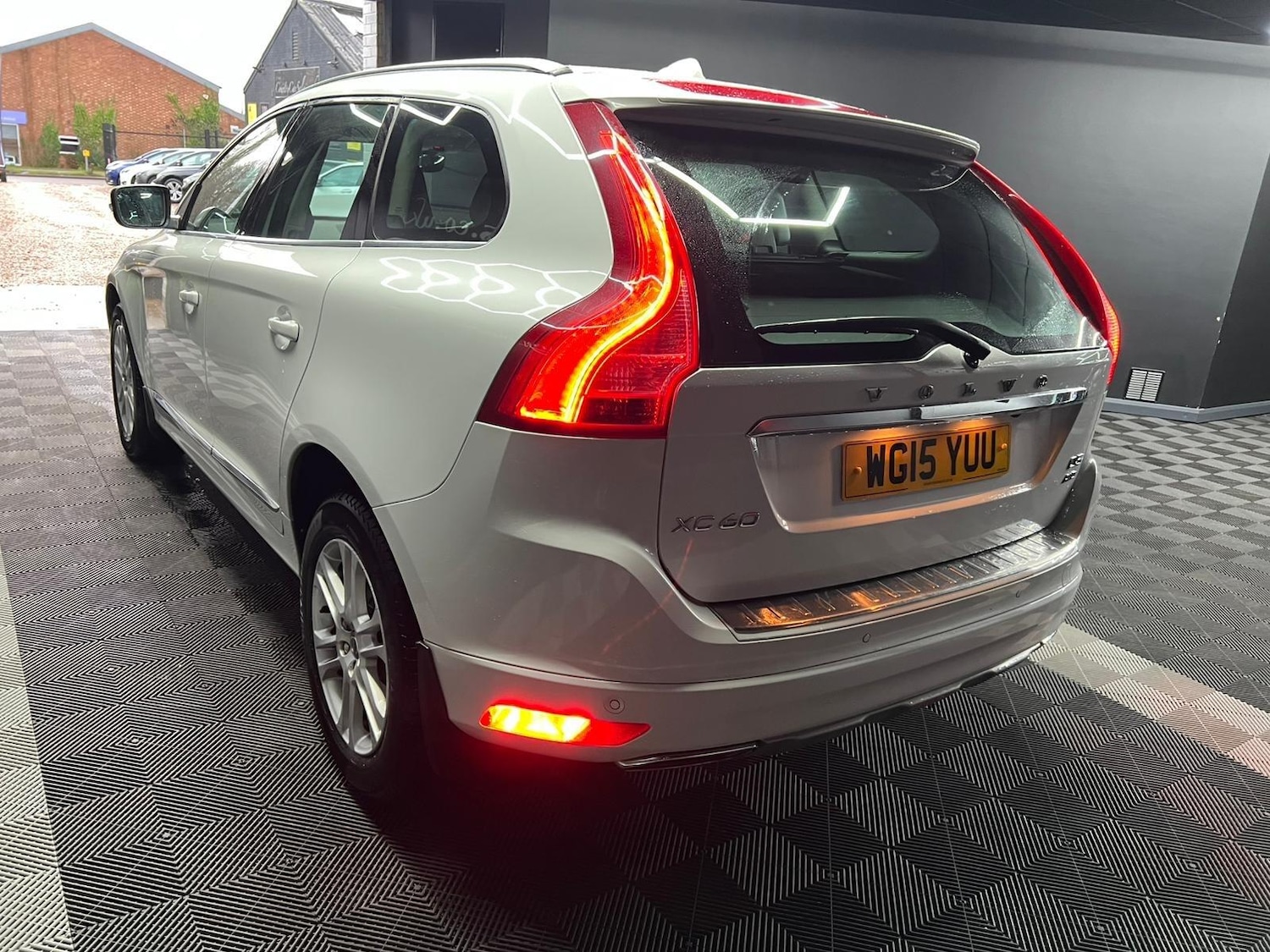 Used Volvo XC60 2015 for sale - 77387392: Photo 7