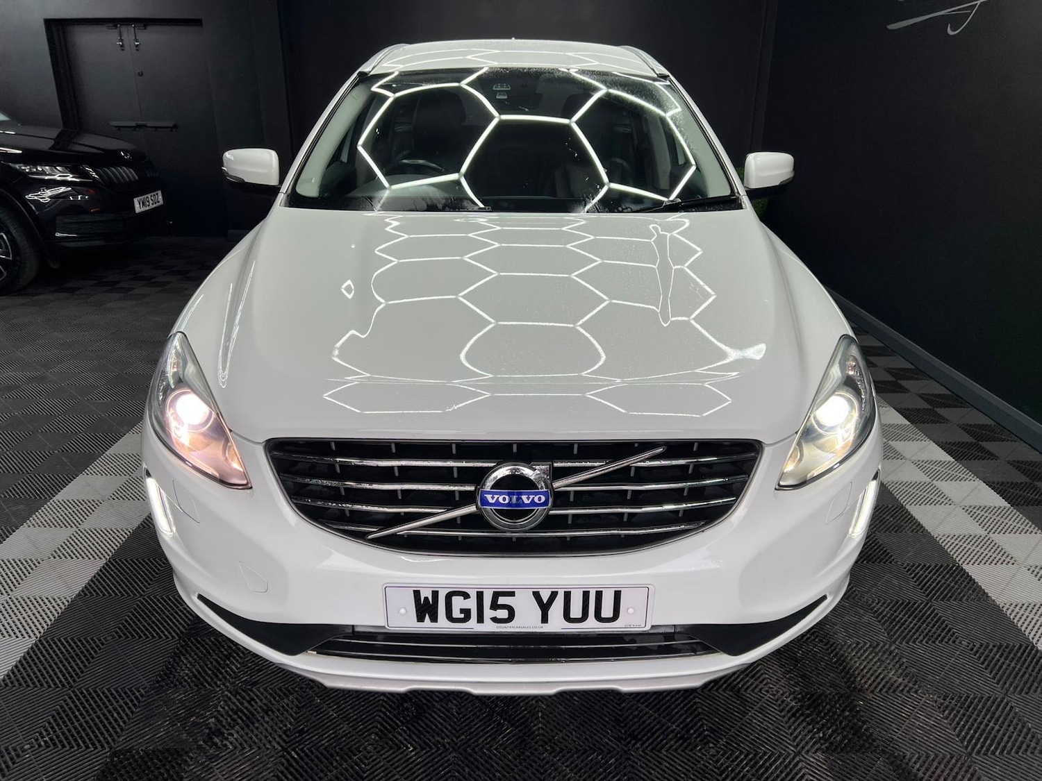 Used Volvo XC60 2015 for sale - 77387392: Photo 9