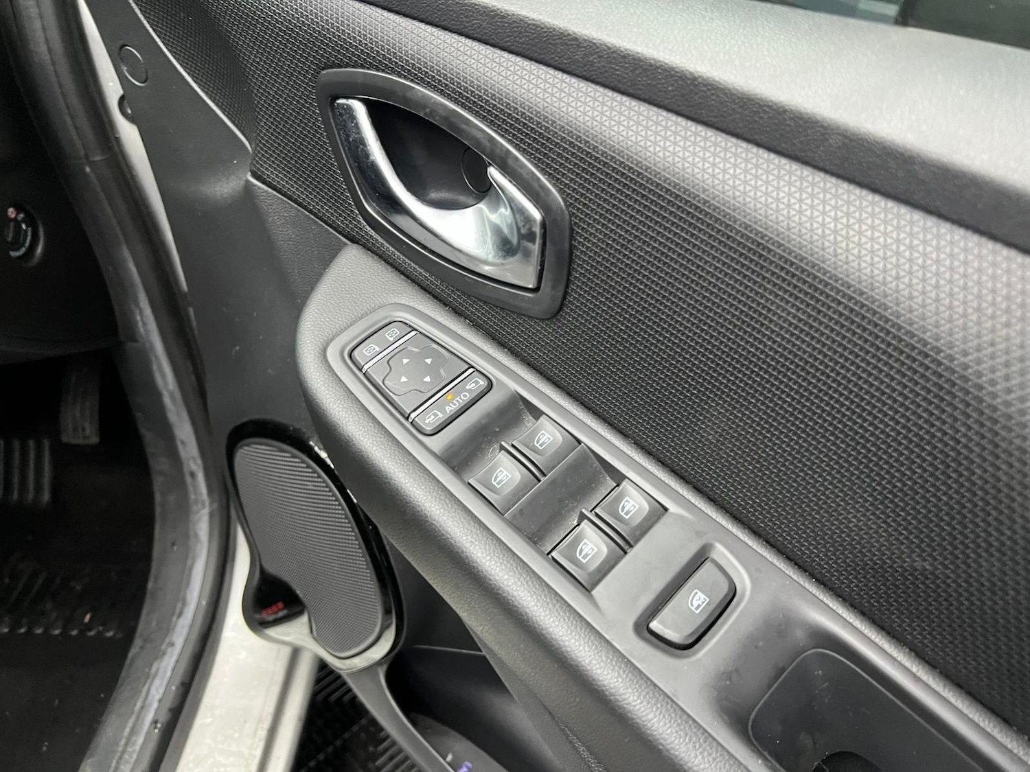 Used Renault Clio 2016 for sale - 76647466: Photo 32