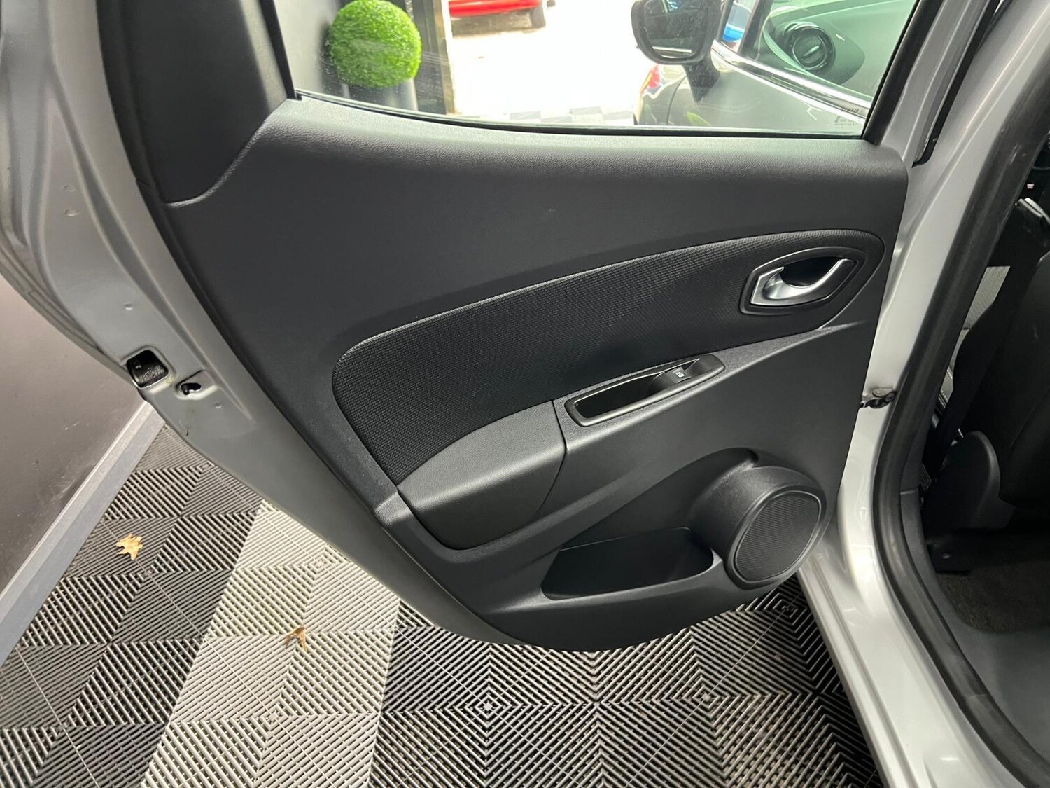 Used Renault Clio 2016 for sale - 76647466: Photo 43