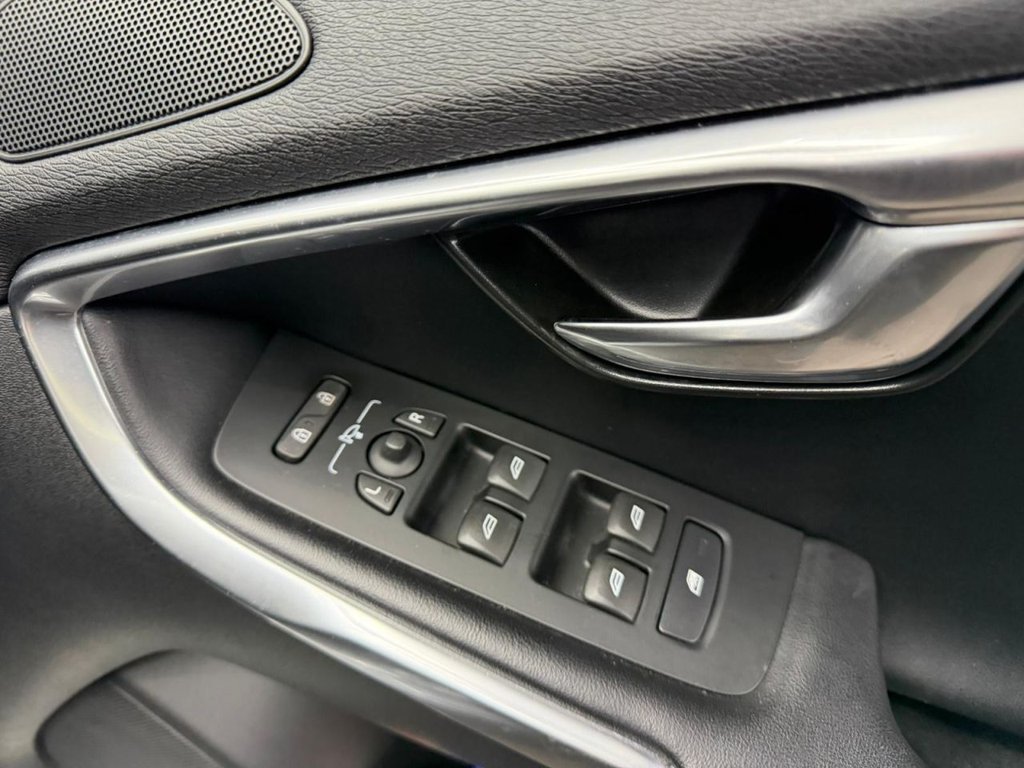 Used Volvo V40 2017 for sale - 77981596: Photo 38