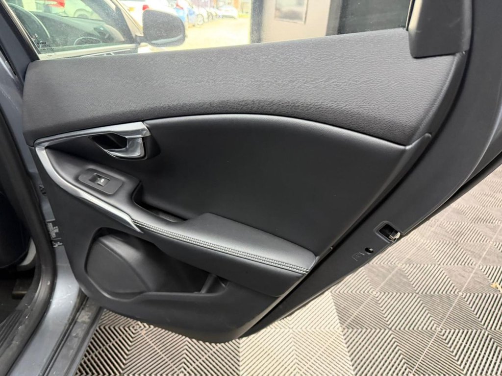 Used Volvo V40 2017 for sale - 77981596: Photo 40