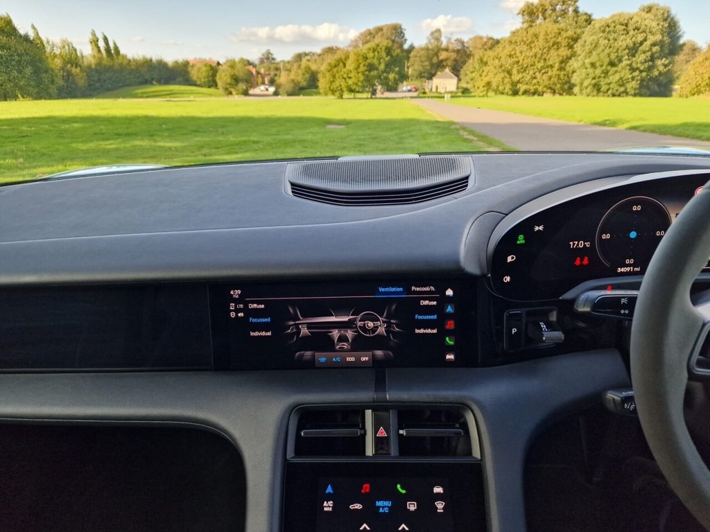 Used Porsche Taycan 2022 for sale - 76716298: Photo 17