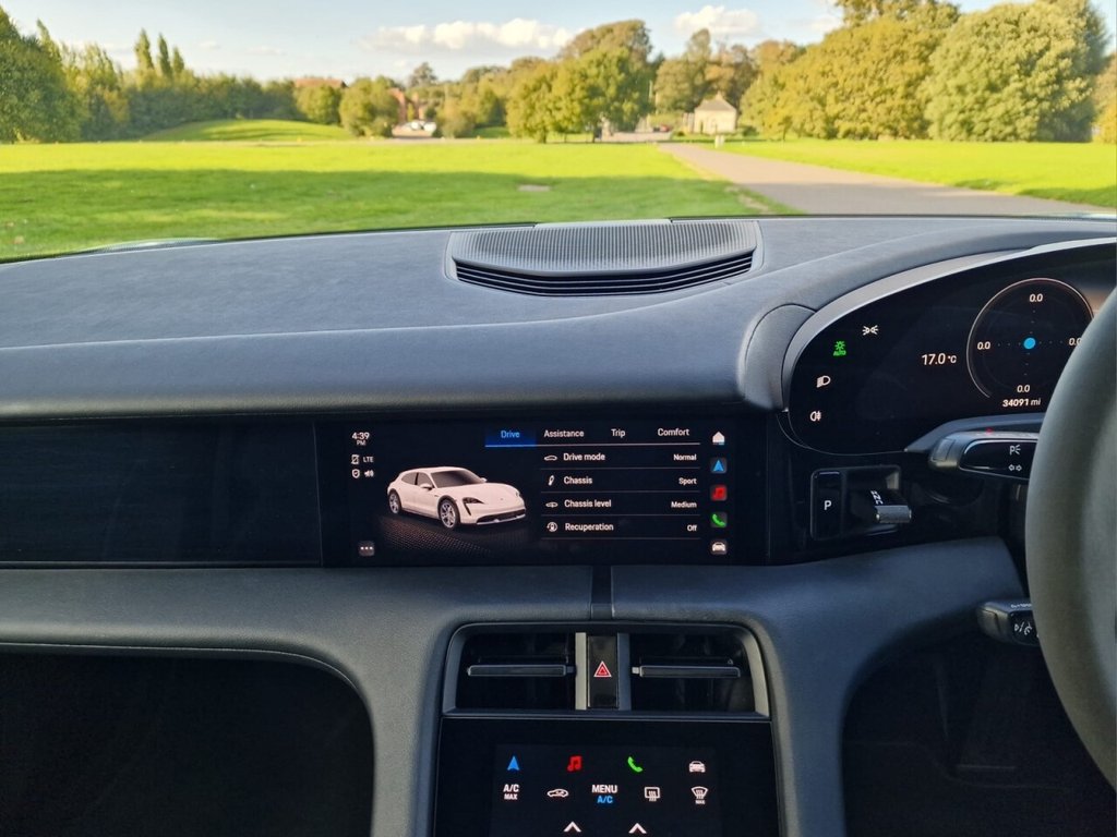 Used Porsche Taycan 2022 for sale - 76716298: Photo 20