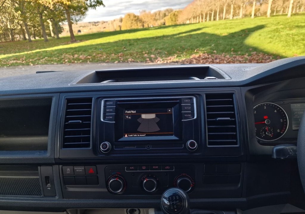 Used Volkswagen Transporter Shuttle 2018 for sale - 76716254: Photo 13