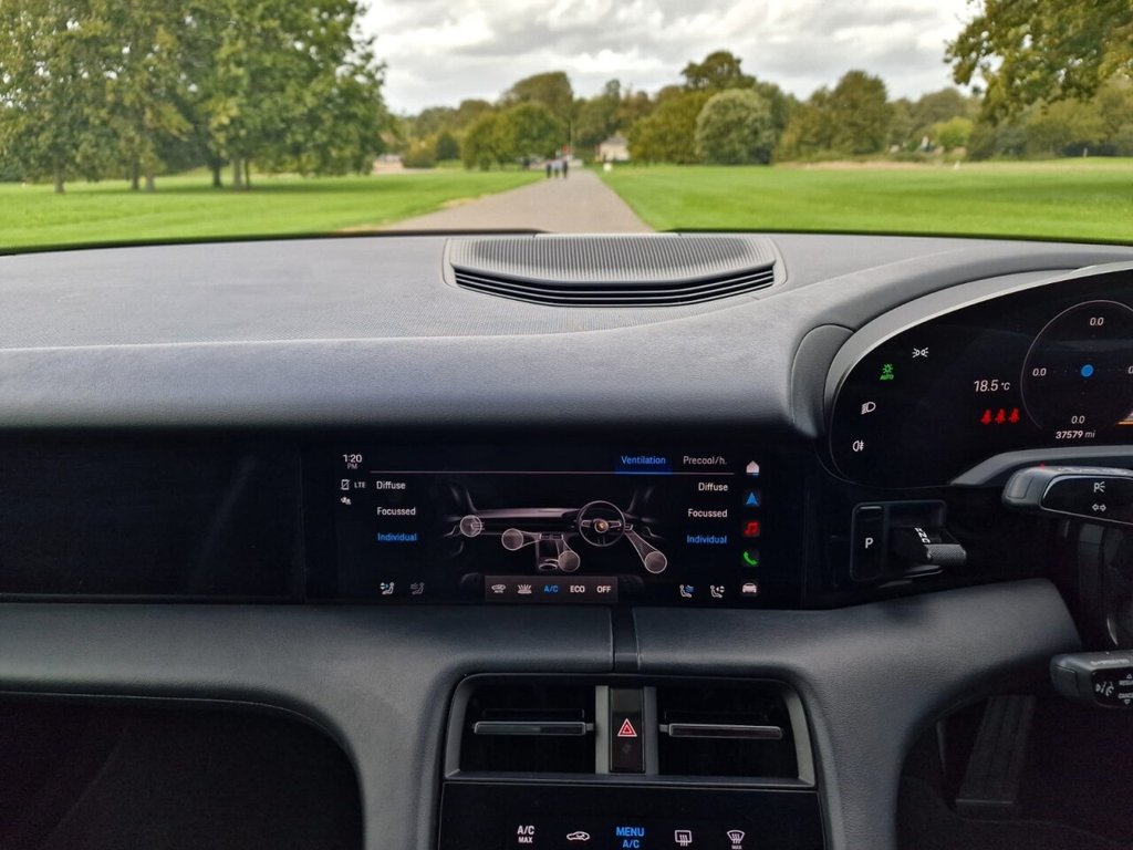 Used Porsche Taycan 2021 for sale - 76716295: Photo 15