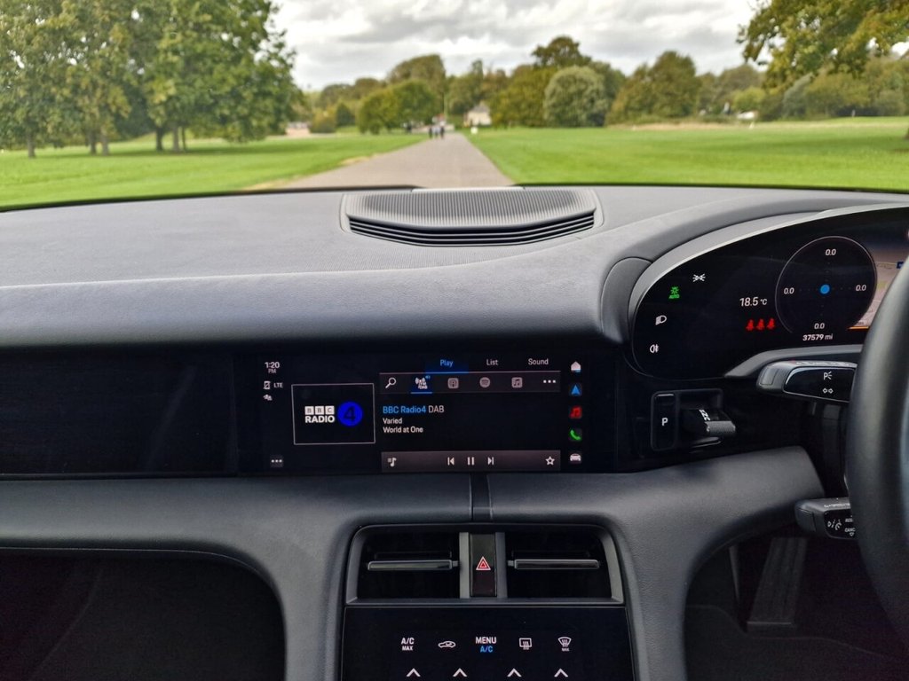 Used Porsche Taycan 2021 for sale - 76716295: Photo 16