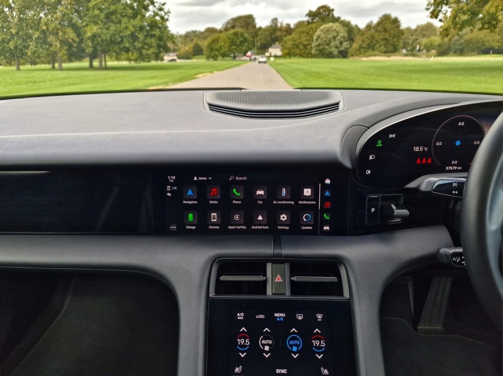 Used Porsche Taycan 2021 for sale - 76716295: Photo 17