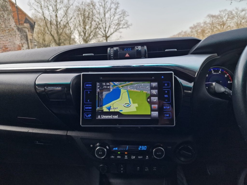 Used Toyota Hilux 2017 for sale - 77786012: Photo 12