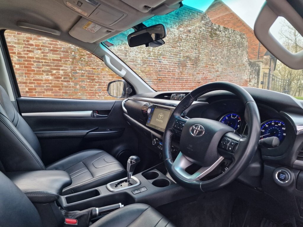 Used Toyota Hilux 2017 for sale - 77786012: Photo 9