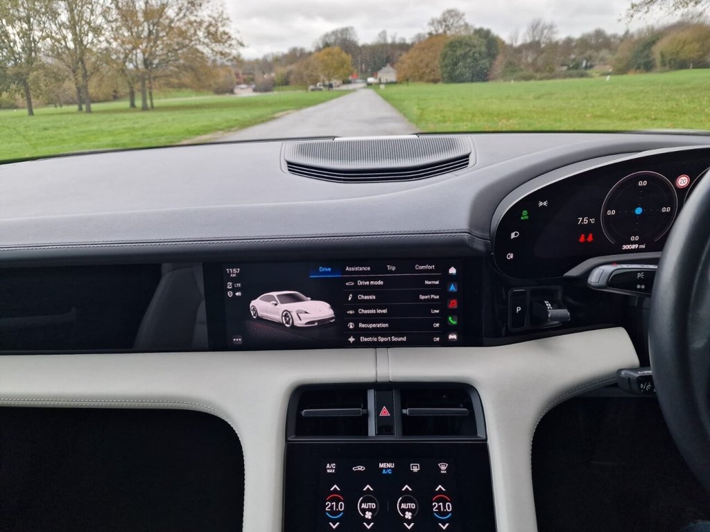 Used Porsche Taycan 2021 for sale - 76716265: Photo 18