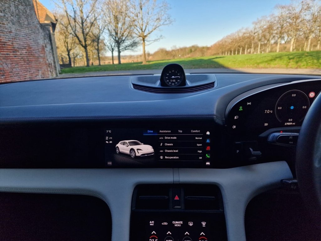 Used Porsche Taycan 2021 for sale - 77050821: Photo 18