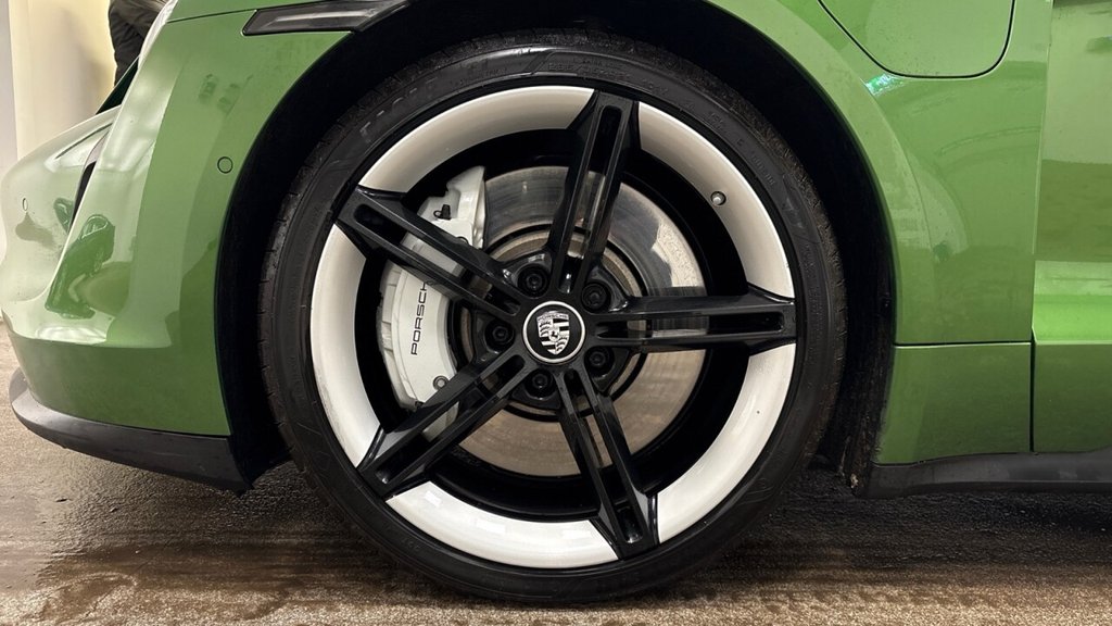 Used Porsche Taycan 2020 for sale - 77293261: Photo 4