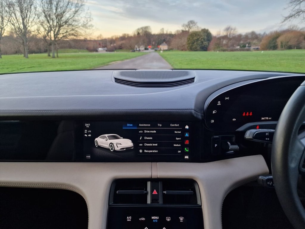 Used Porsche Taycan 2021 for sale - 76927613: Photo 21