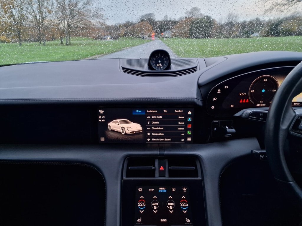 Used Porsche Taycan 2021 for sale - 76788040: Photo 24