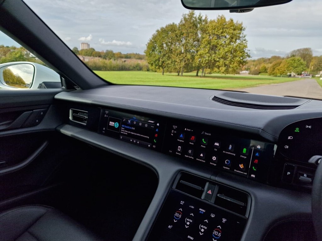 Used Porsche Taycan 2022 for sale - 76716312: Photo 15