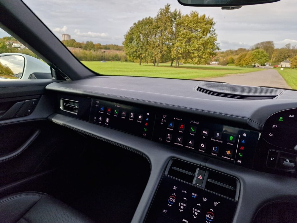 Used Porsche Taycan 2022 for sale - 76716312: Photo 16