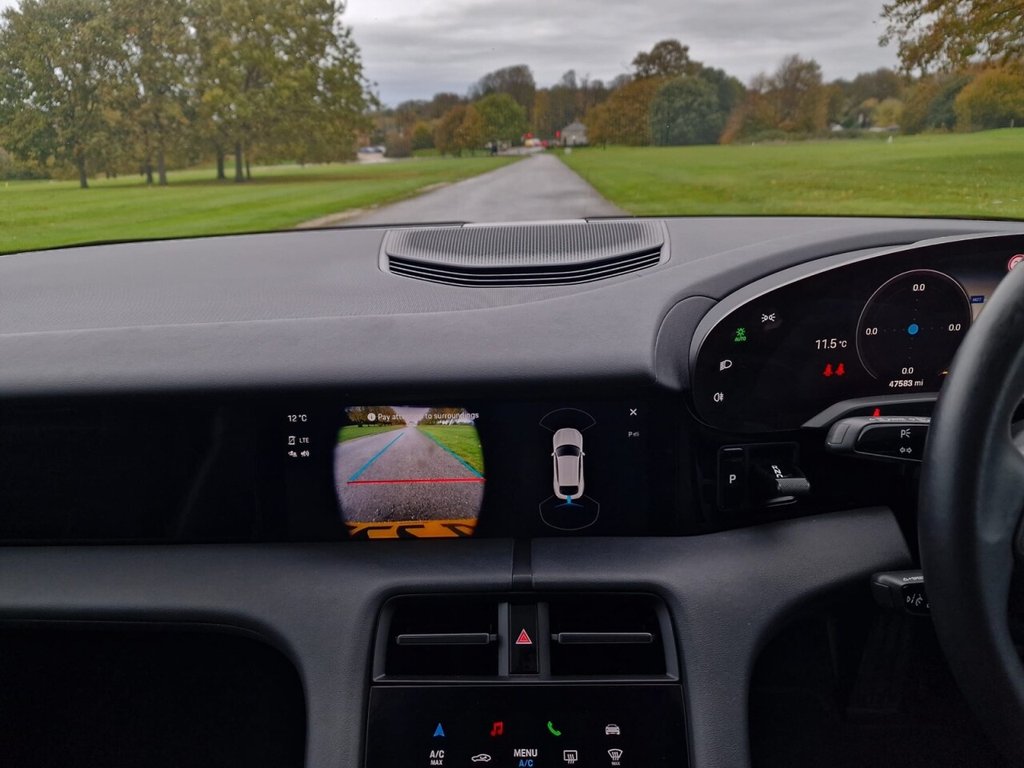 Used Porsche Taycan 2022 for sale - 76716332: Photo 16