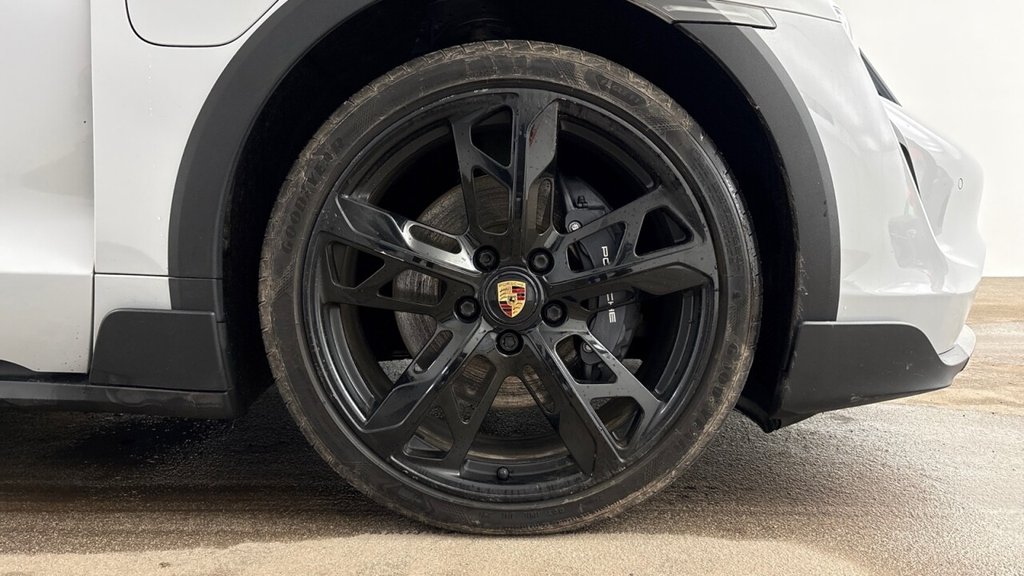 Used Porsche Taycan 2021 for sale - 77499218: Photo 4