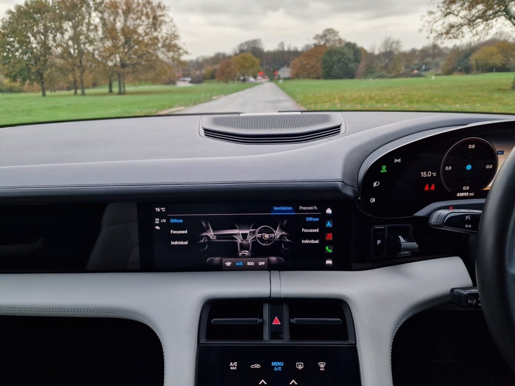 Used Porsche Taycan 2021 for sale - 76716249: Photo 18