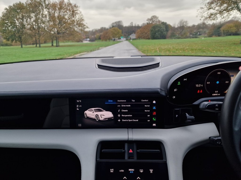 Used Porsche Taycan 2021 for sale - 76716249: Photo 20