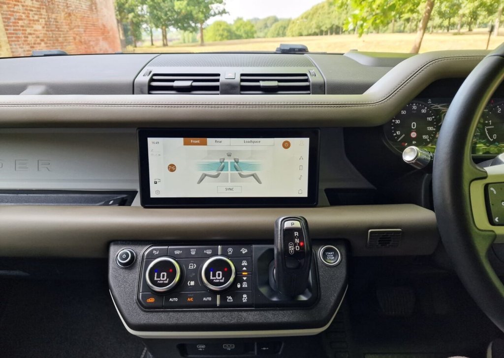 Used Land Rover Defender 2020 for sale - 76716285: Photo 16