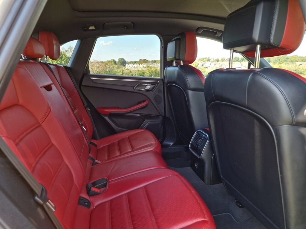 Used Porsche Macan 2021 for sale - 76716305: Photo 10