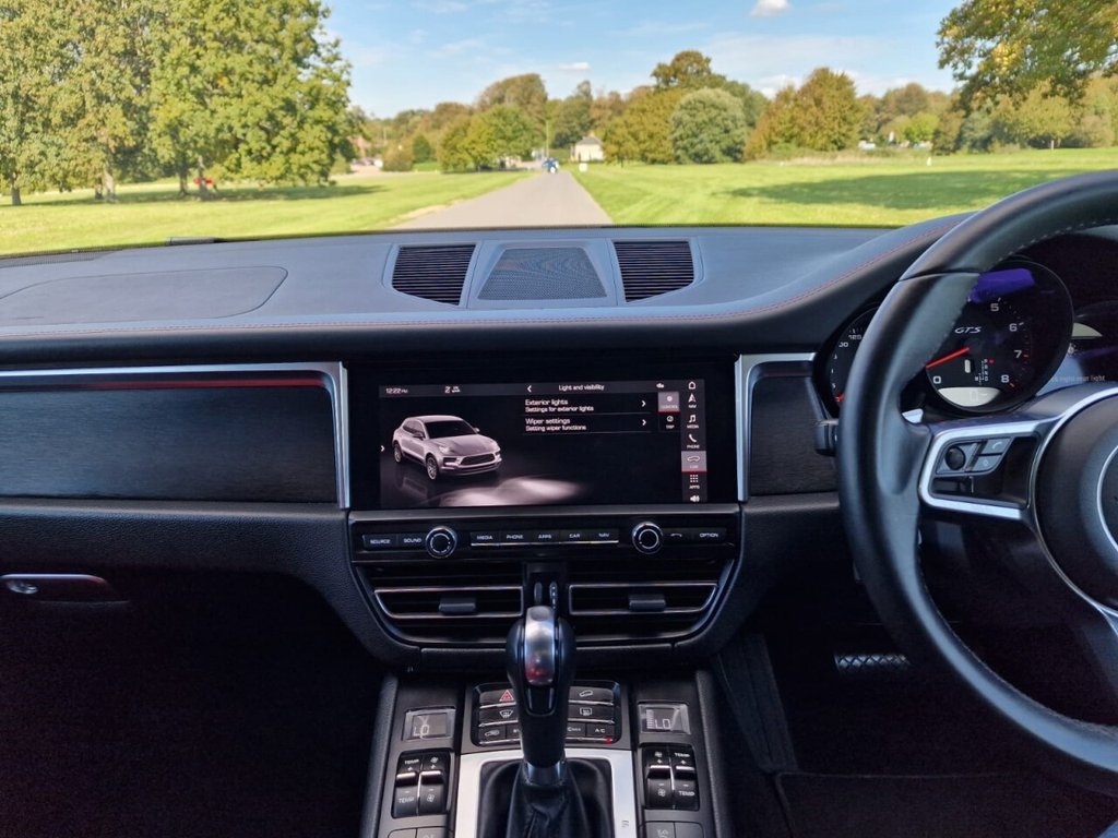 Used Porsche Macan 2021 for sale - 76716305: Photo 17