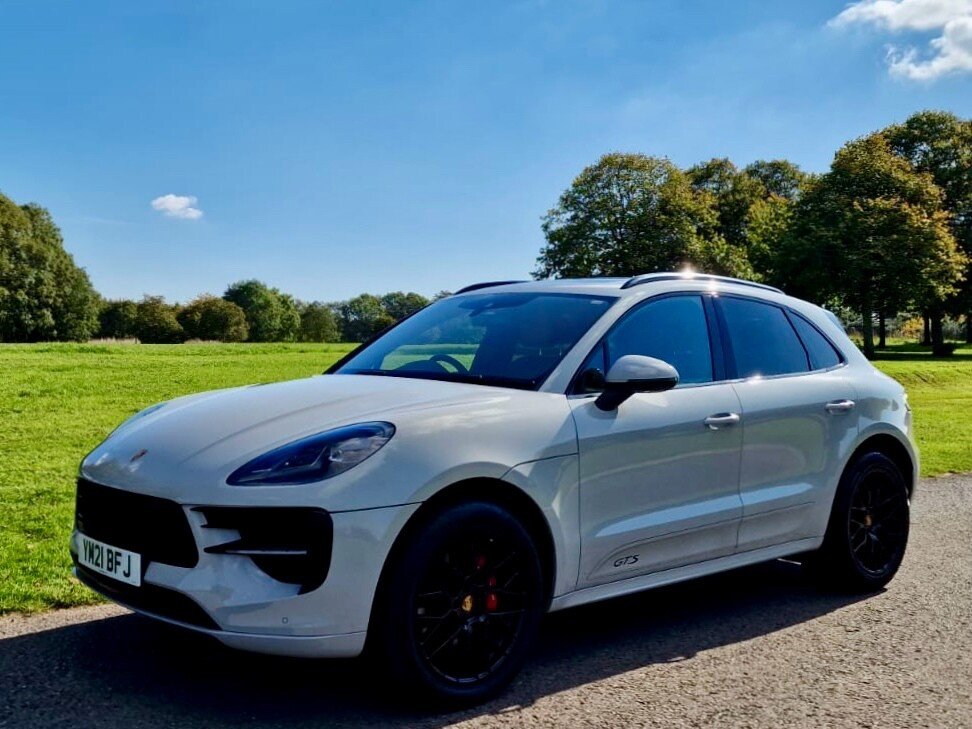 Used Porsche Macan 2021 for sale - 76716305: Photo 2