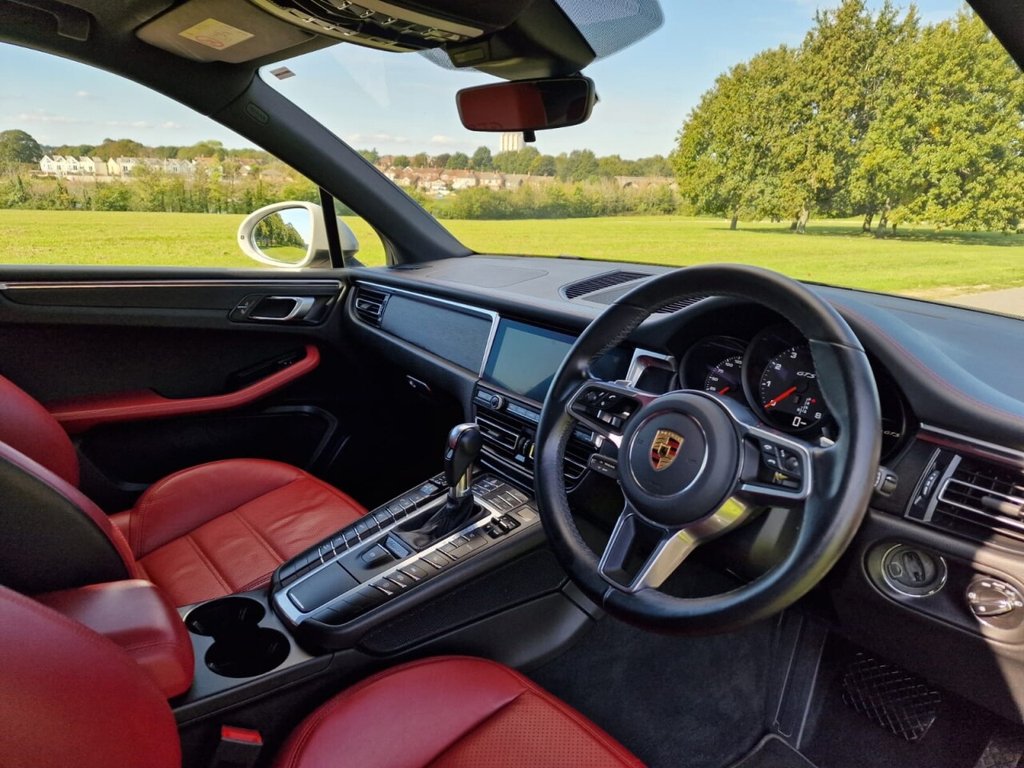 Used Porsche Macan 2021 for sale - 76716305: Photo 9