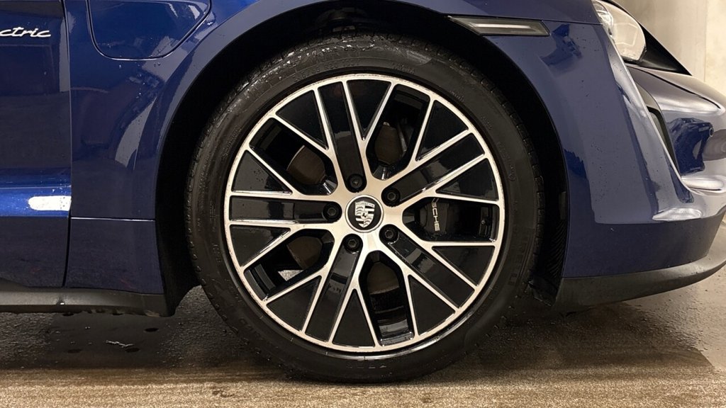 Used Porsche Taycan 2023 for sale - 78063463: Photo 4