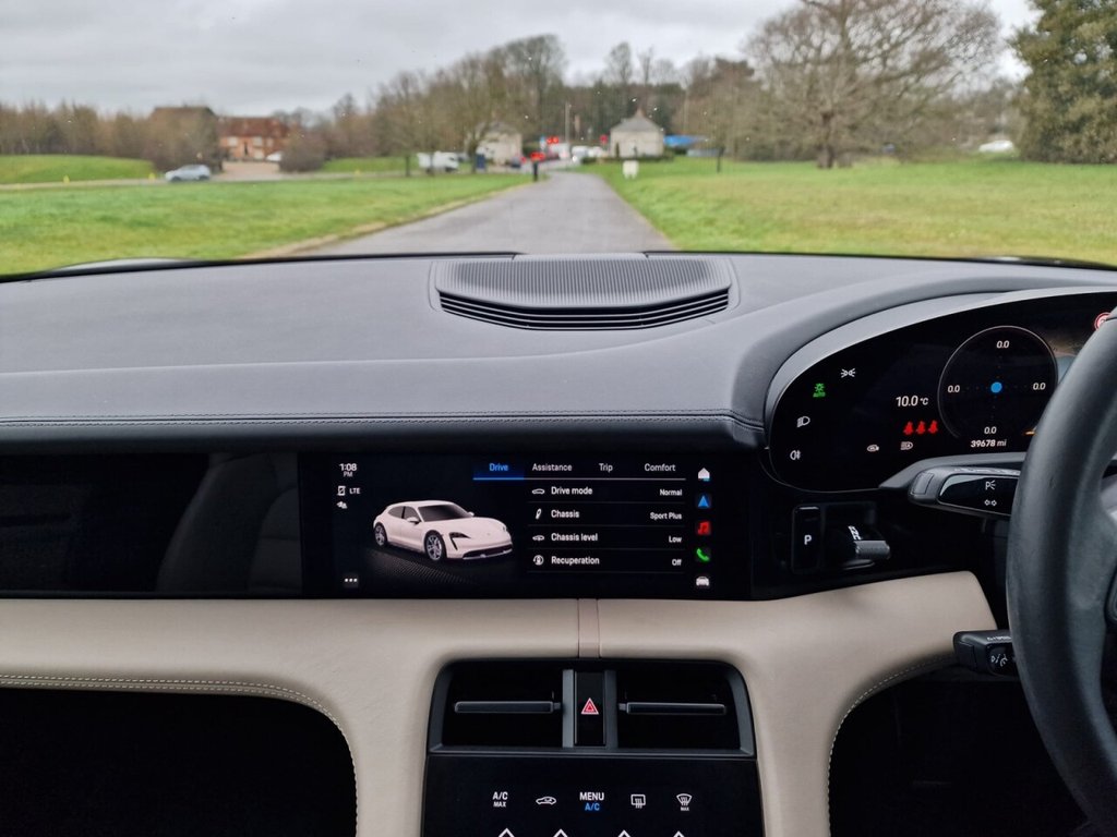 Used Porsche Taycan 2022 for sale - 77457570: Photo 16