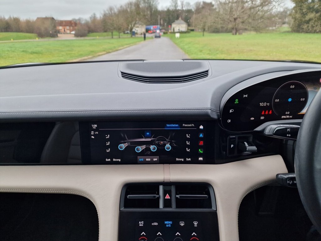 Used Porsche Taycan 2022 for sale - 77457570: Photo 18