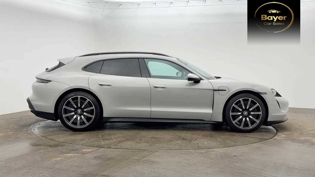 Used Porsche Taycan 2022 for sale - 77981604: Photo 2