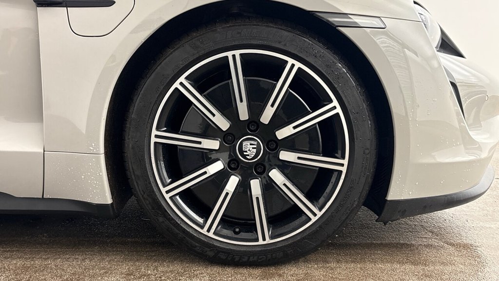 Used Porsche Taycan 2022 for sale - 77981604: Photo 4