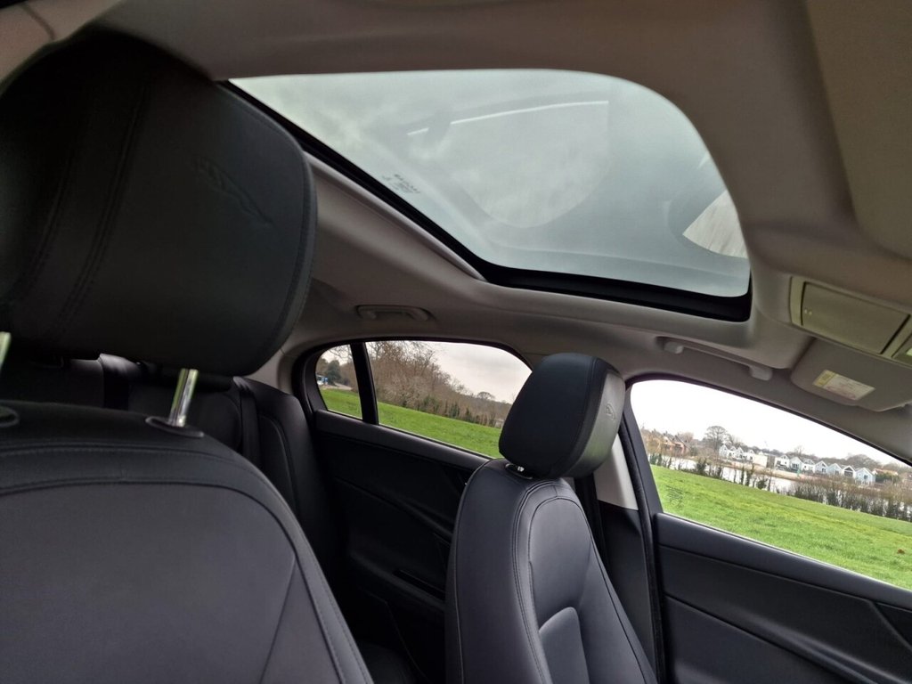 Used Jaguar XE 2017 for sale - 77332954: Photo 11