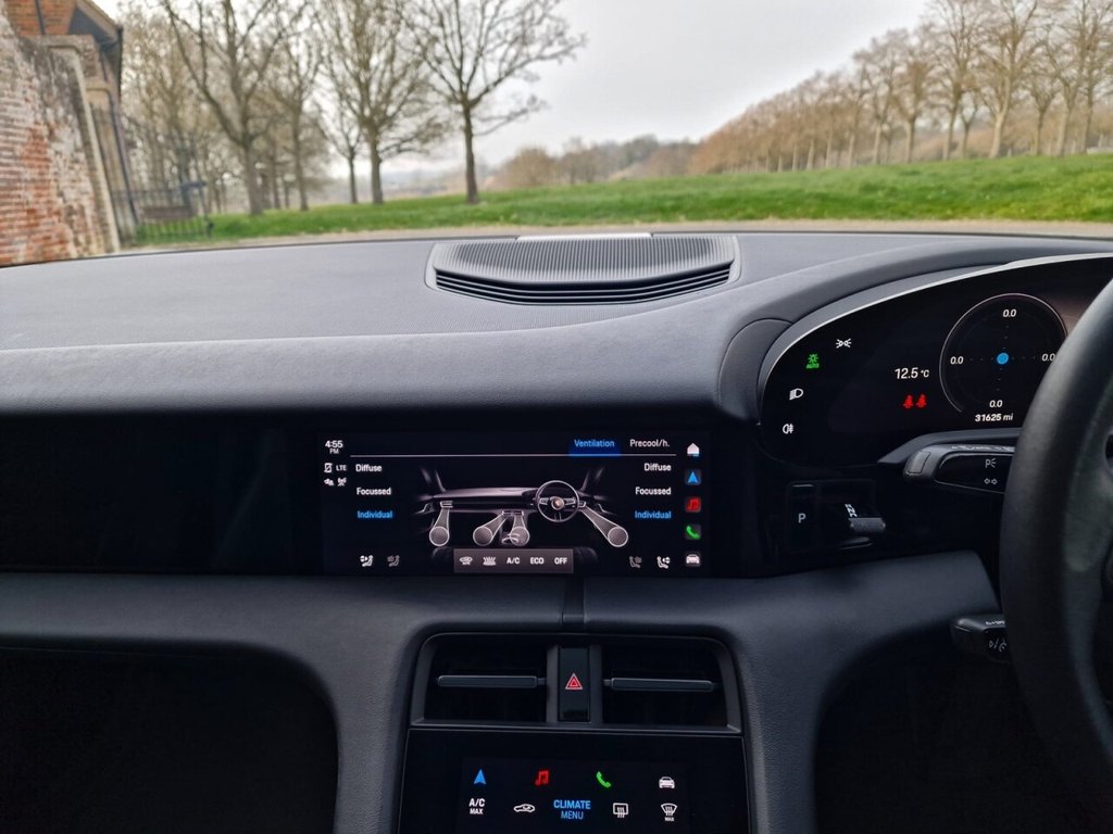 Used Porsche Taycan 2021 for sale - 77995311: Photo 12