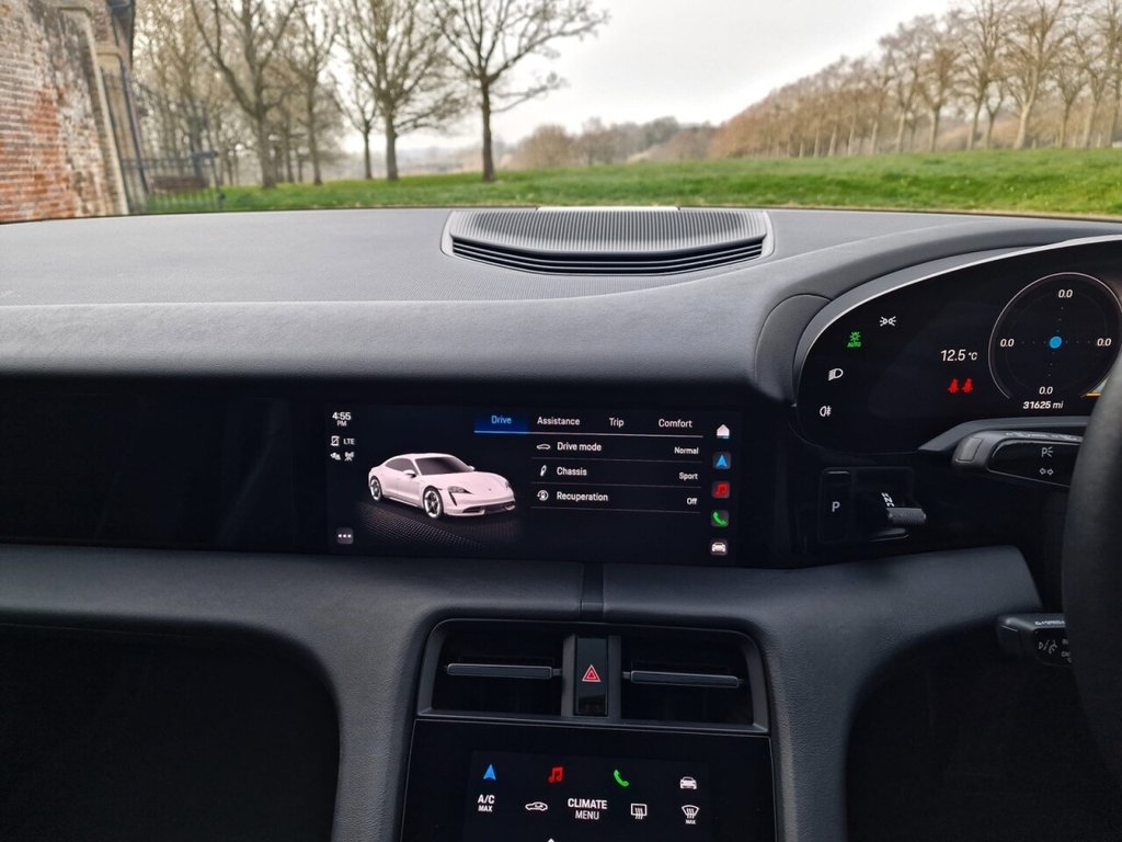 Used Porsche Taycan 2021 for sale - 77995311: Photo 18