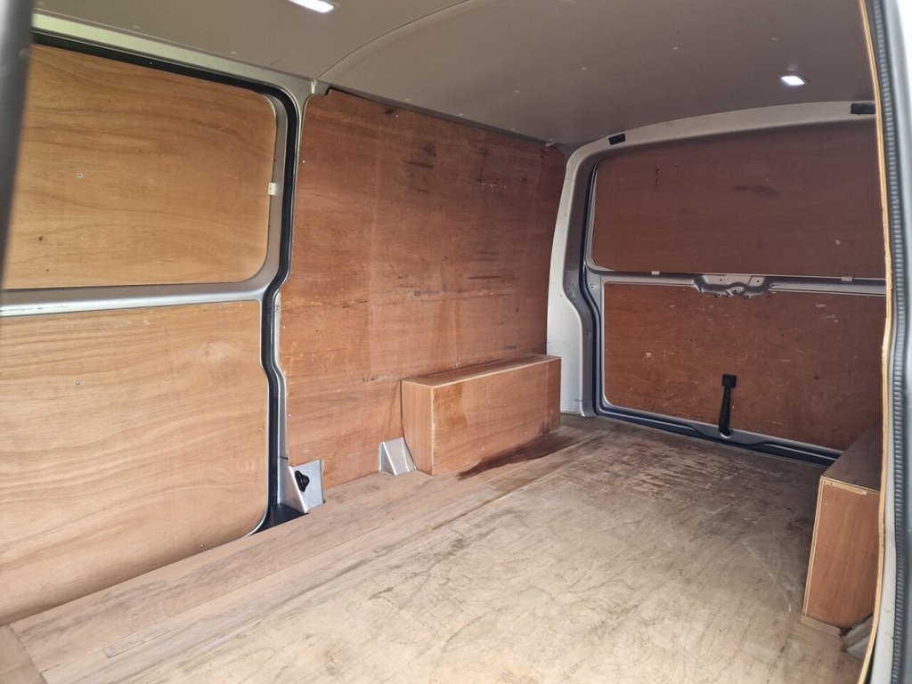 Used Volkswagen Transporter 2017 for sale - 76716334: Photo 14