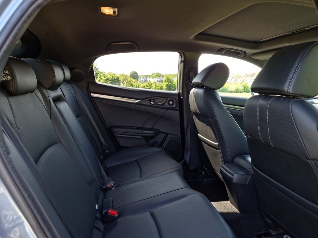 Used Honda Civic 2018 for sale - 76716264: Photo 10