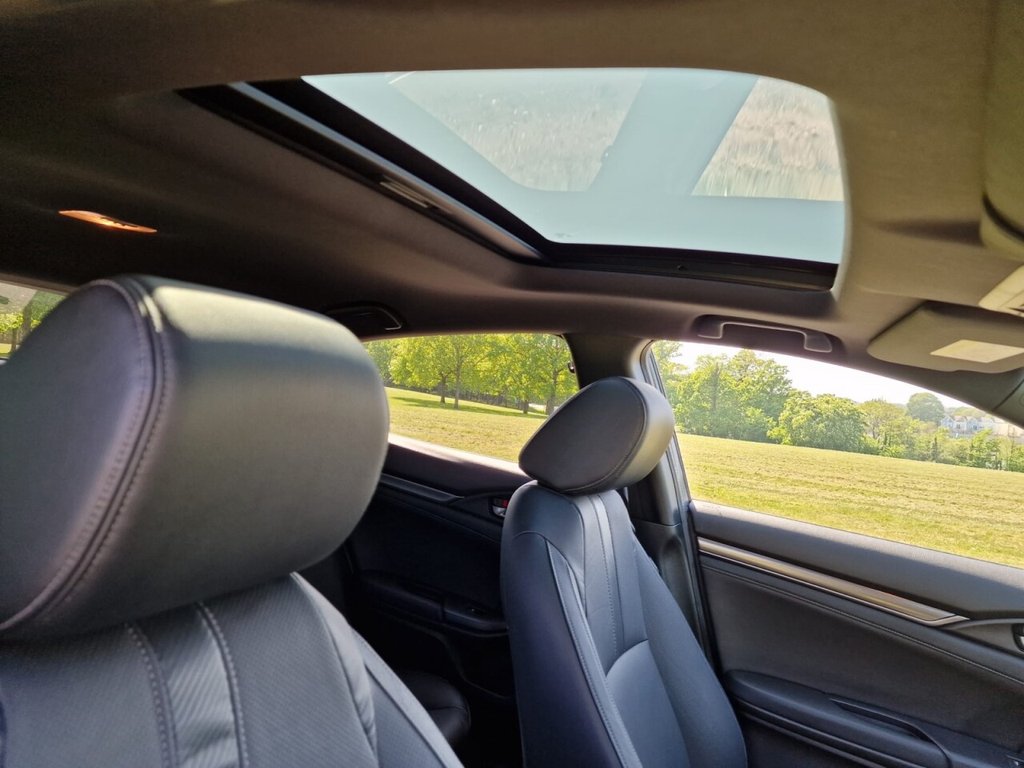 Used Honda Civic 2018 for sale - 76716264: Photo 11