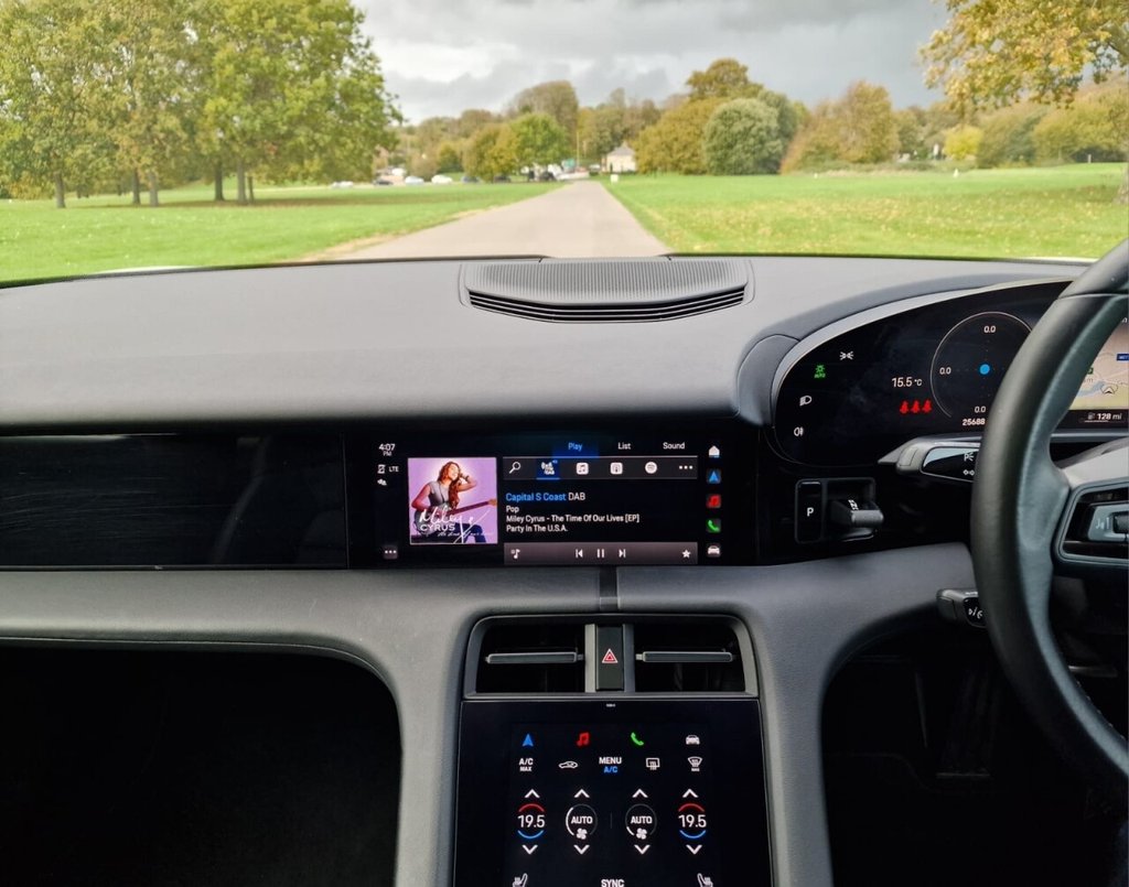 Used Porsche Taycan 2021 for sale - 76716321: Photo 14