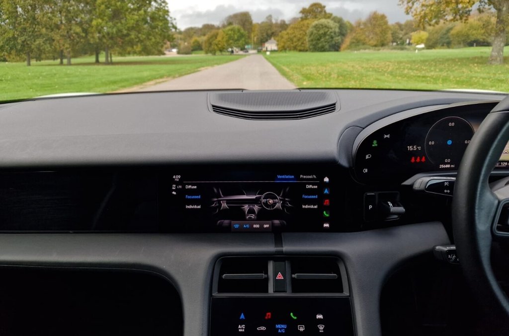 Used Porsche Taycan 2021 for sale - 76716321: Photo 21