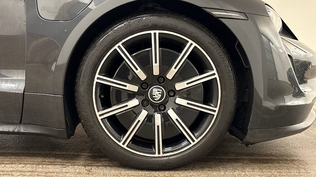 Used Porsche Taycan 2021 for sale - 78063461: Photo 4