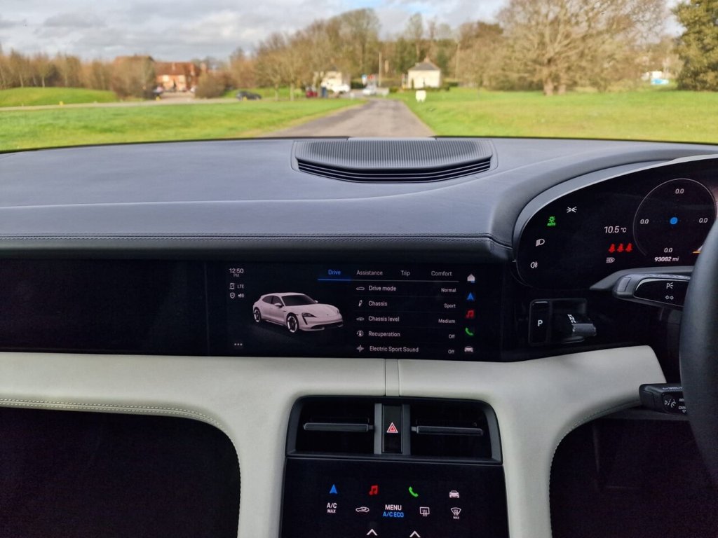 Used Porsche Taycan 2022 for sale - 77205439: Photo 21