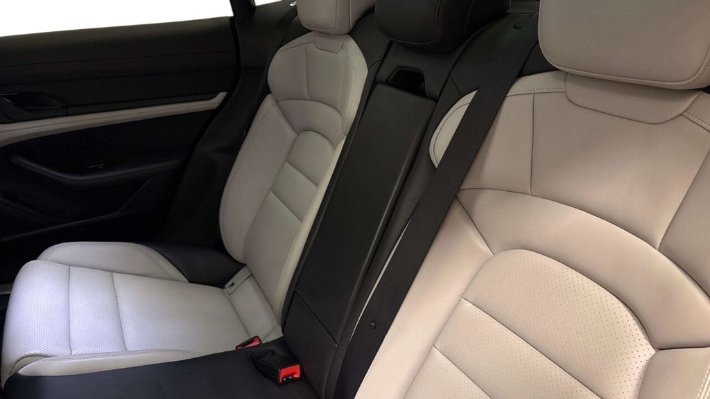 Used Porsche Taycan 2022 for sale - 77205439: Photo 5